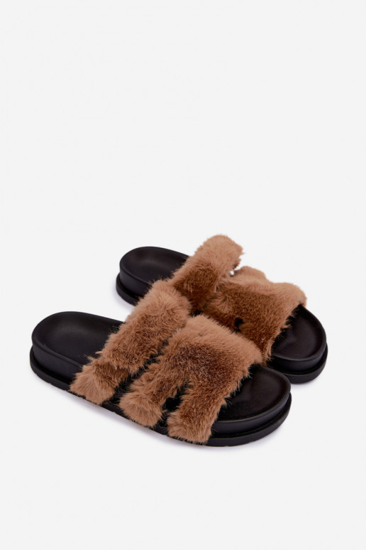 chinelo com pelo na cor marrom Talisette