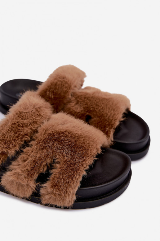 chinelo com pelo na cor marrom Talisette