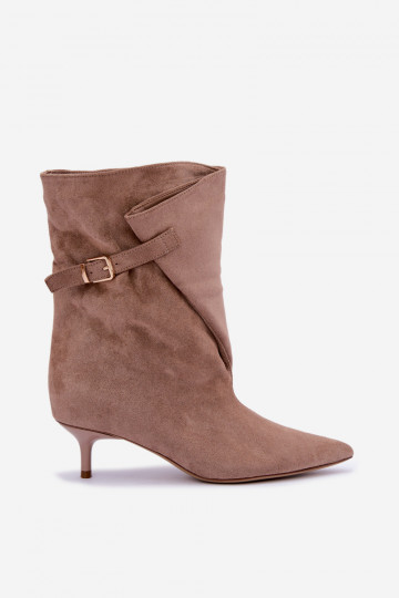 Botins de salto baixo com fivelas na cor areia Canelisse 2