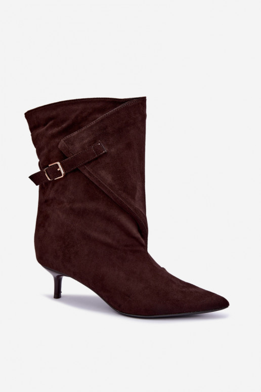 Botins de salto baixo com fivelas na cor chocolate Canelisse