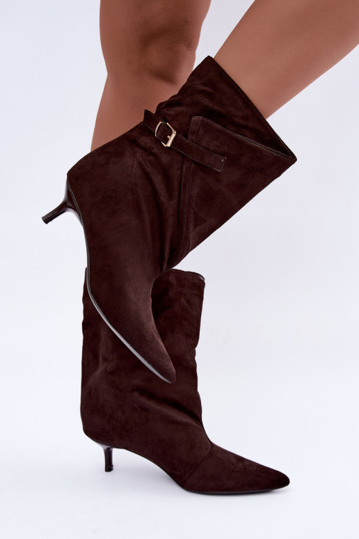 Botins de salto baixo com fivelas na cor chocolate Canelisse