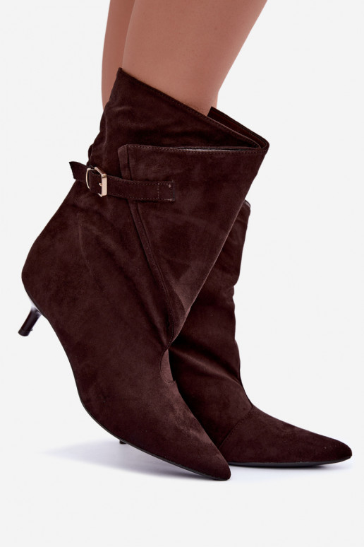 Botins de salto baixo com fivelas na cor chocolate Canelisse