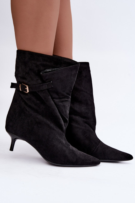 Botins de salto baixo com fivelas na cor preta Canelisse