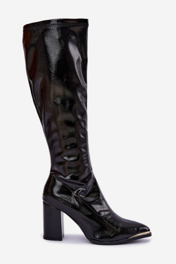 Botas altas com salto e efeito verniz na cor preta Isetta 2