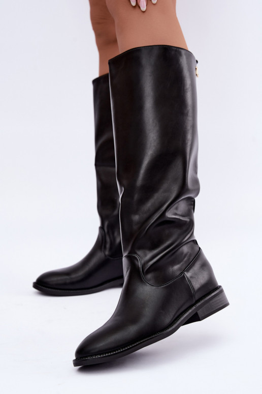 Botas altas quentes com saltos largos e babados na cor preta Odelira