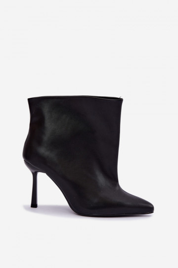 Botins slip-on com saltos finos em couro sintético preto Kamea 2