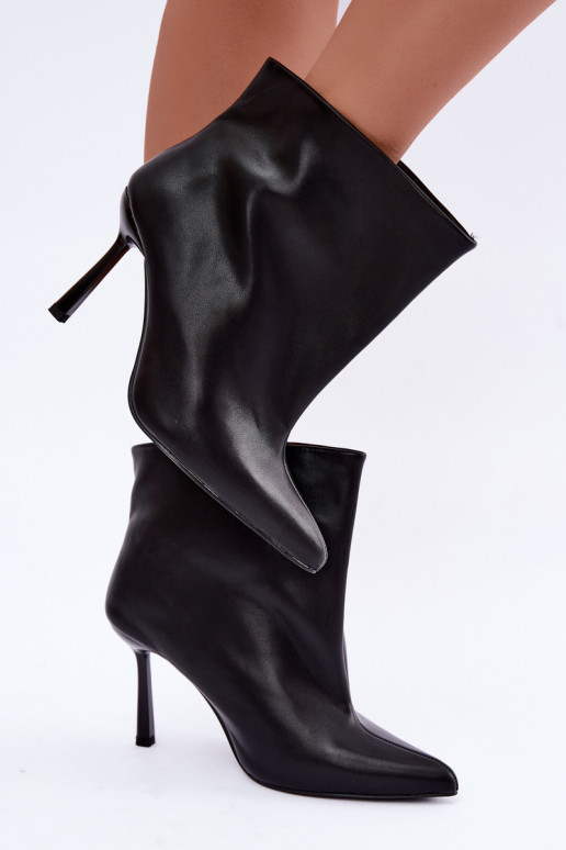 Botins slip-on com saltos finos em couro sintético preto Kamea