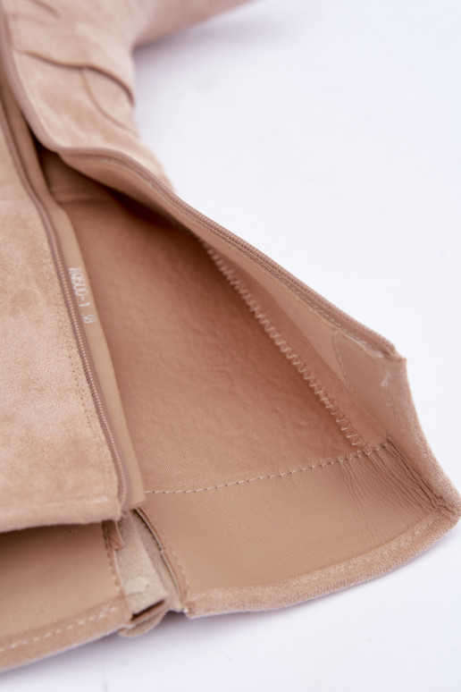 Botas altas de estilo cowboy com saltos e fivelas na cor marfim Fivelle