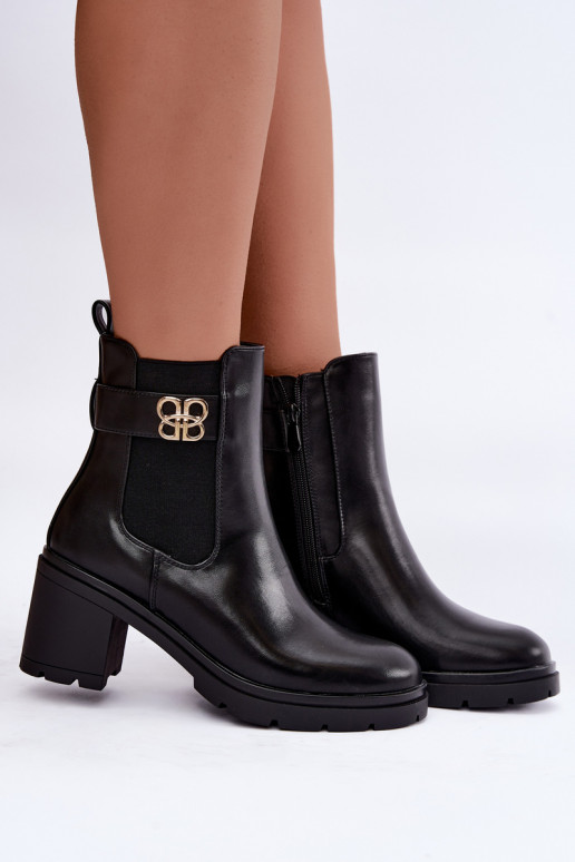 Botins quentes e estilosos com tiras decorativas na cor preta Irelina