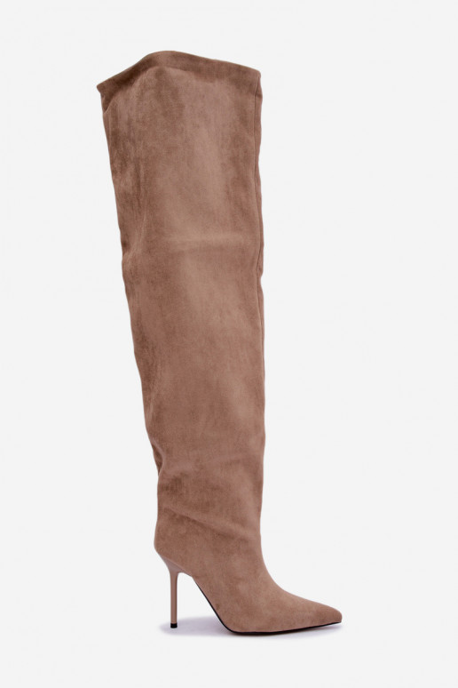 Botas femininas acima do joelho com saltos finos na cor areia Aderelle