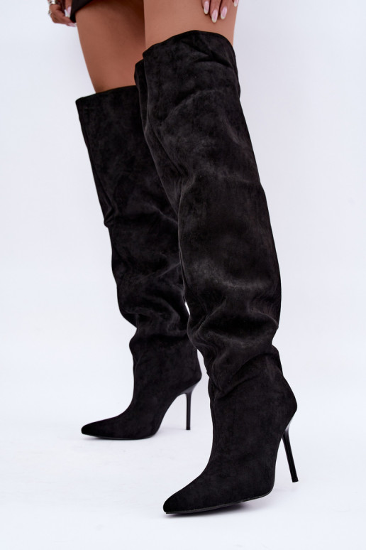 Botas femininas acima do joelho com saltos finos na cor preta Aderelle