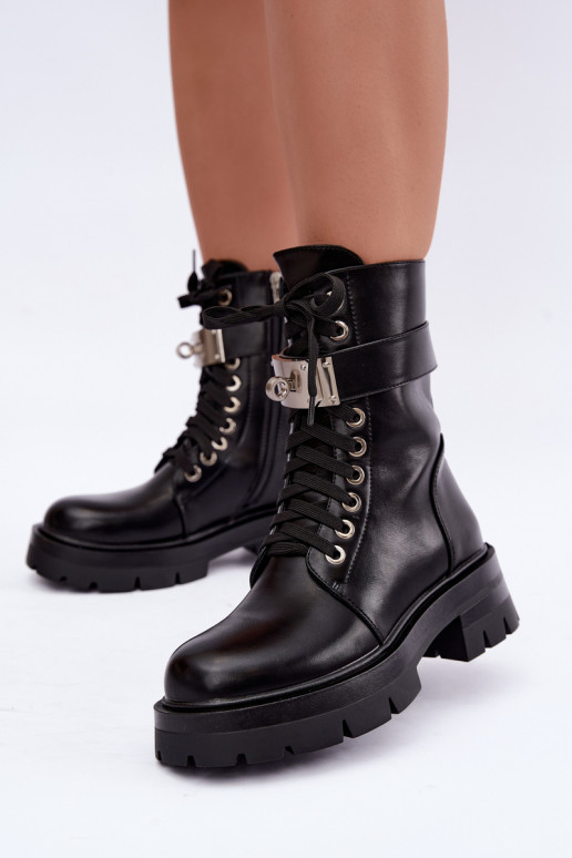 Botins de trabalho isolados com saltos decorados na cor preta Ardelisse