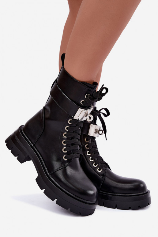 Botins de trabalho isolados com saltos decorados na cor preta Ardelisse
