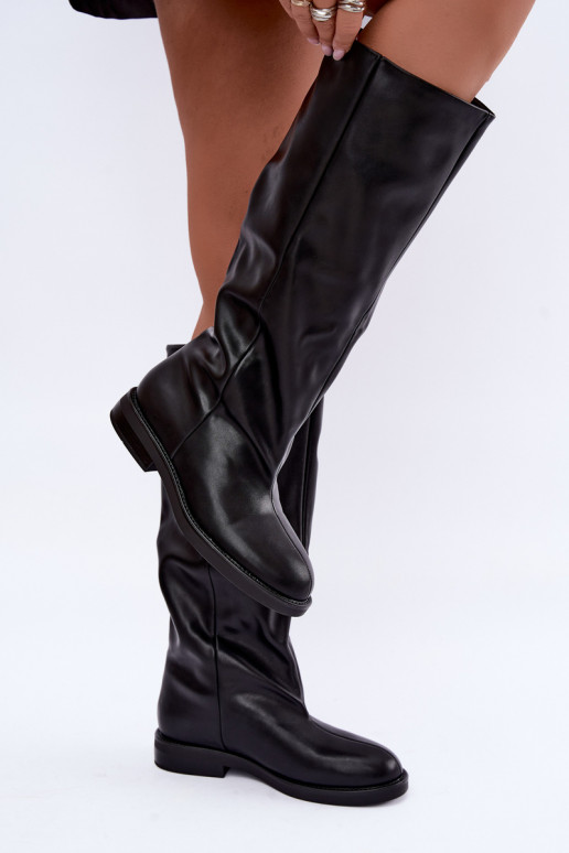 Botas acima do joelho com saltos largos na cor preta Pavellea