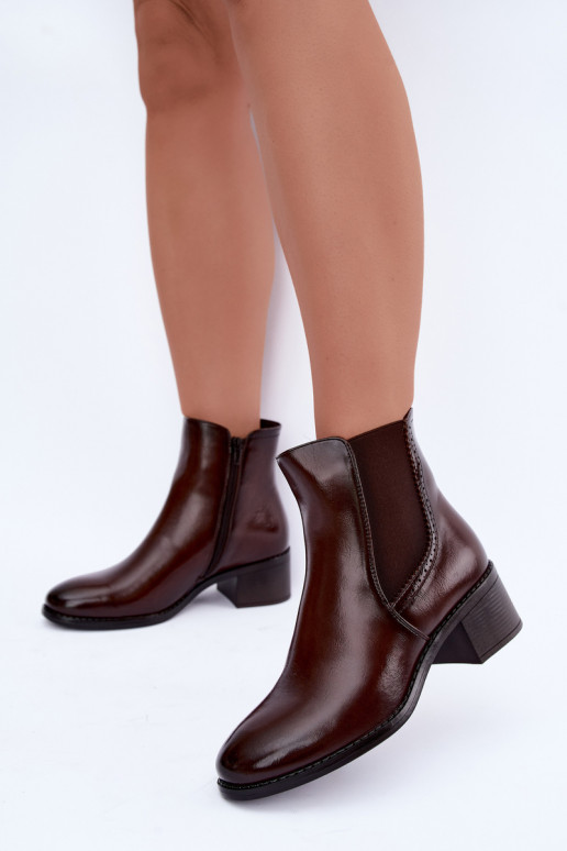 Botins elegantes femininos na cor marrom escuro Dalmora