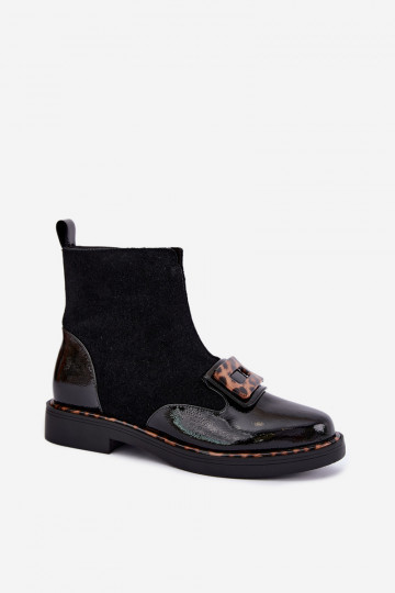 Botas de camurça pretas com fivela decorativa