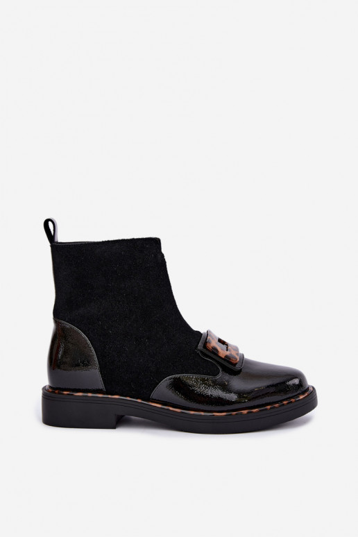 Botas de camurça pretas com fivela decorativa