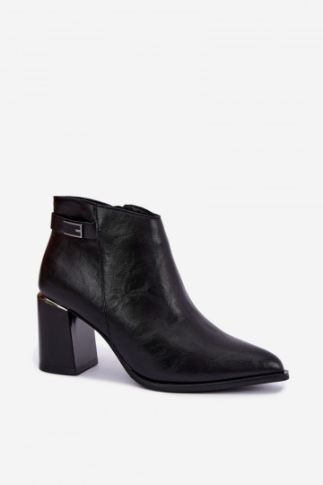 Botins pretos forrados com salto e tiras decorativas Irmelle