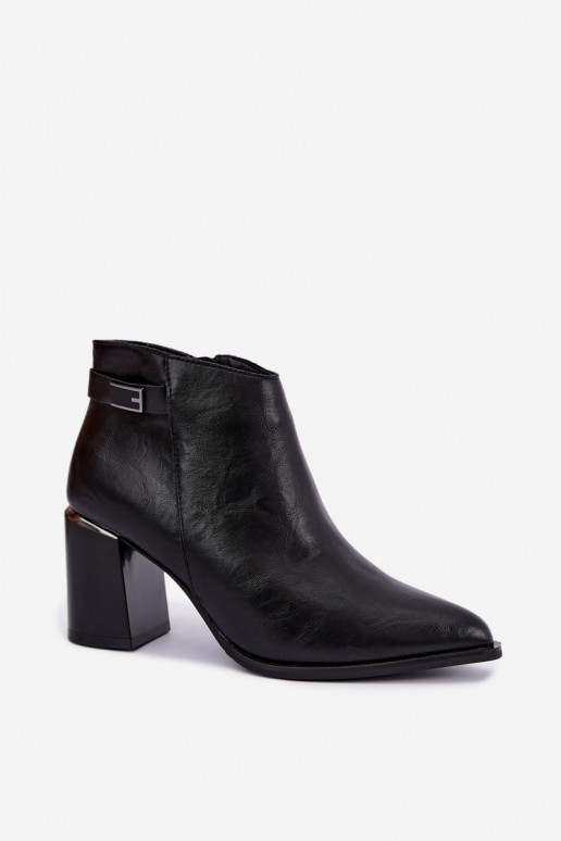 Botins pretos forrados com salto e tiras decorativas Irmelle
