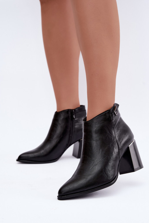 Botins pretos forrados com salto e tiras decorativas Irmelle