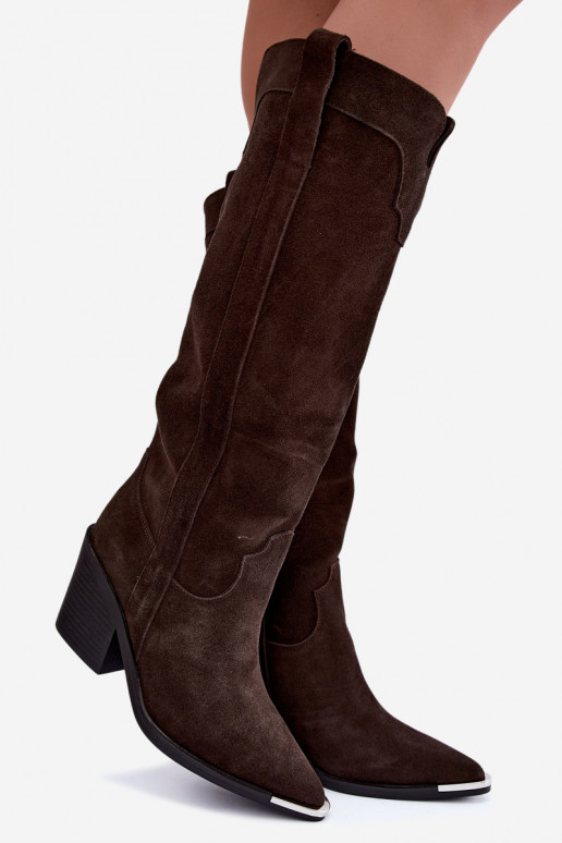 Botas altas de estilo cowboy com saltos em camurça sintética marrom