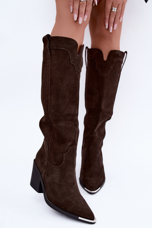 Botas altas de estilo cowboy com saltos em camurça sintética marrom