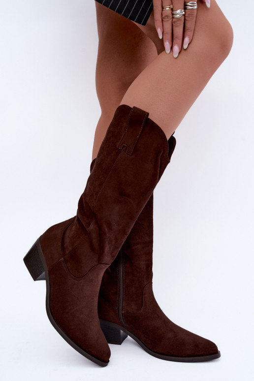 Botas altas de estilo cowboy com saltos em marrom Rialene