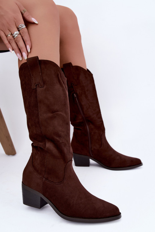 Botas altas de estilo cowboy com saltos em marrom Rialene
