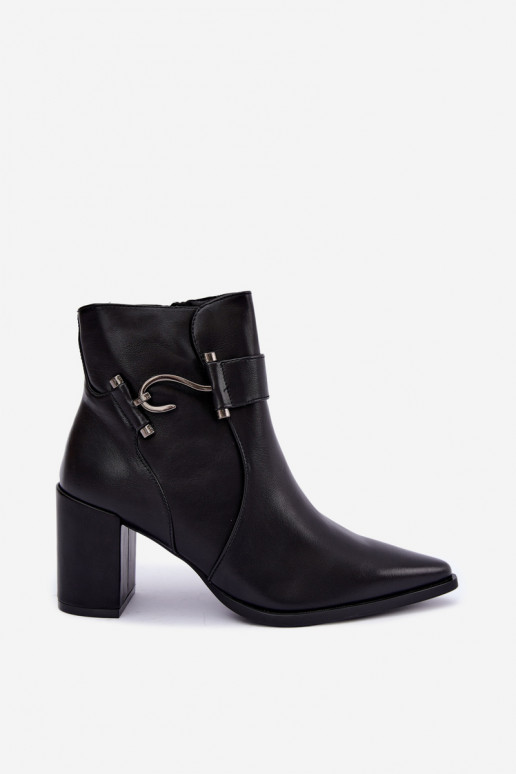 Botins quentes com saltos e ornamentos em preto Isarae