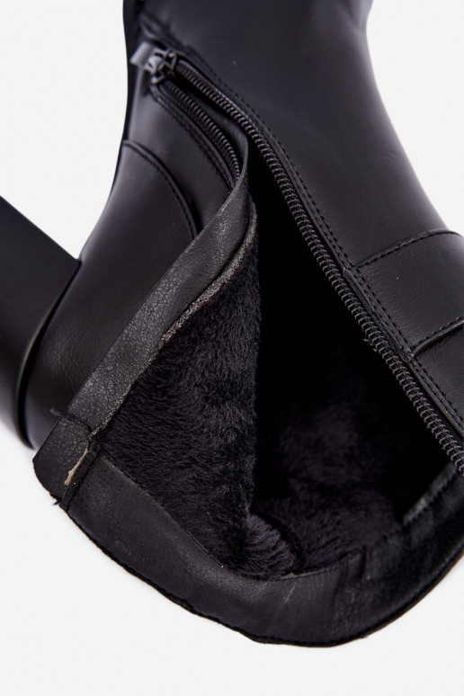 Botins quentes com saltos e ornamentos em preto Isarae