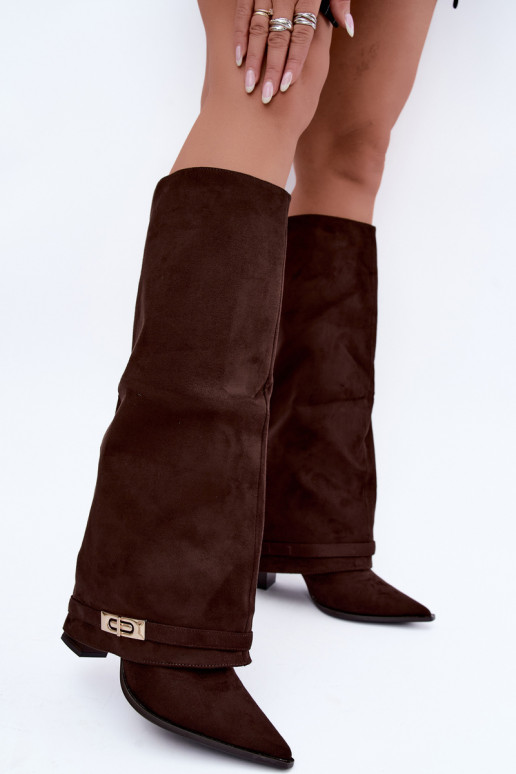 Botas altas quentes com cano costurado e saltos em marrom Jorella