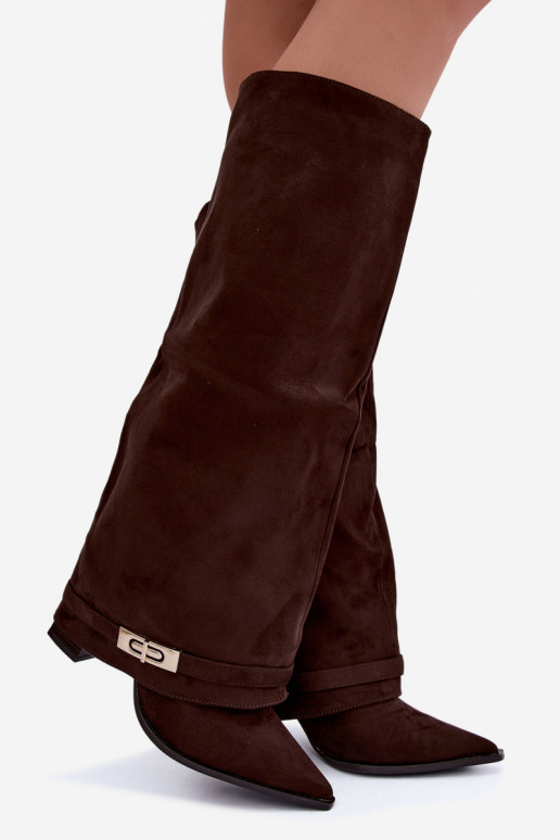Botas altas quentes com cano costurado e saltos em marrom Jorella