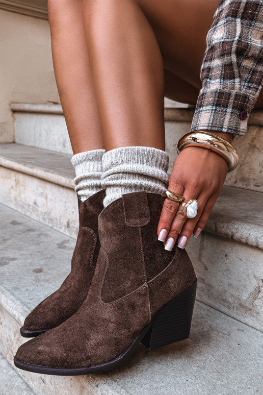 botas de camurça forradas de estilo cowboy com salto na cor marrom Tirabelle