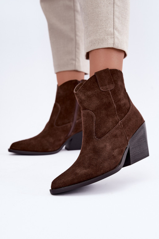 botas de camurça forradas de estilo cowboy com salto na cor marrom Tirabelle
