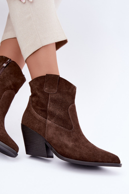 botas de camurça forradas de estilo cowboy com salto na cor marrom Tirabelle