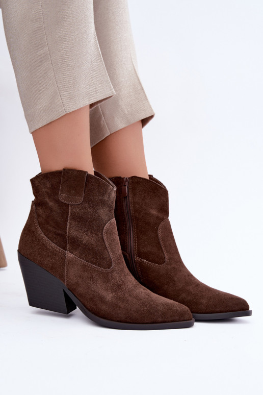 botas de camurça forradas de estilo cowboy com salto na cor marrom Tirabelle