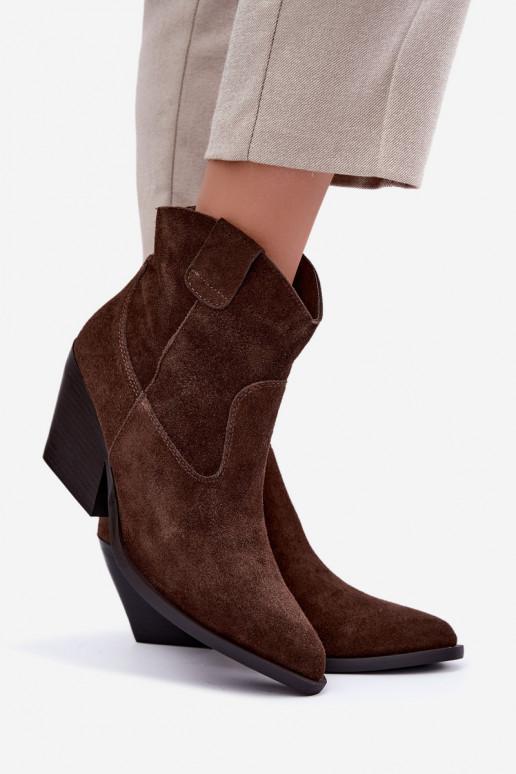 botas de camurça forradas de estilo cowboy com salto na cor marrom Tirabelle