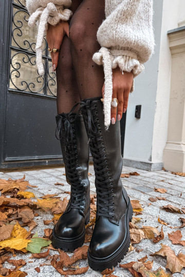 Botas altas femininas aquecidas com plataforma e cadarços na cor preta Kasmina