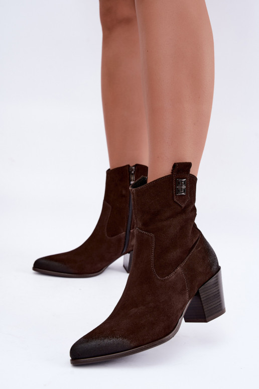 Botins isolados femininos de estilo cowboy com saltos em camurça natural Zazoo 60603