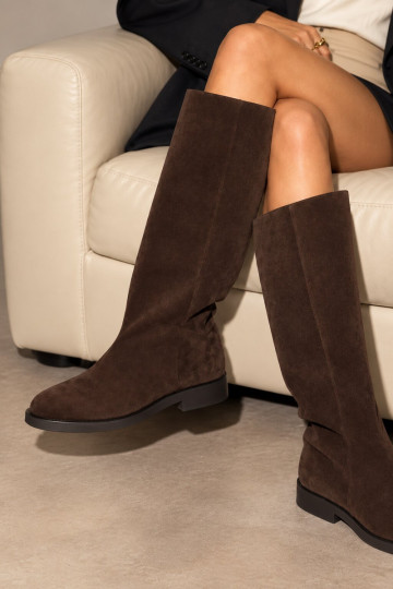 Botas altas com saltos largos na cor chocolate Jasmire
