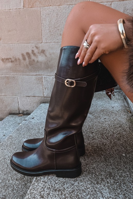 Botas altas femininas com saltos largos e tiras com fivelas na cor chocolate Sylvena