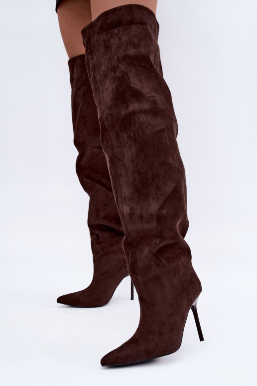 Botas femininas acima do joelho com saltos finos na cor marrom Aderelle