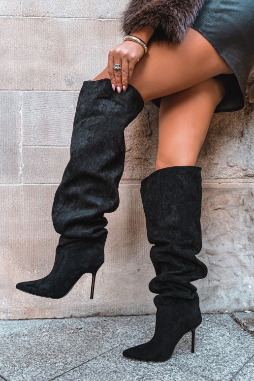 Botas femininas acima do joelho com saltos finos na cor preta Aderelle