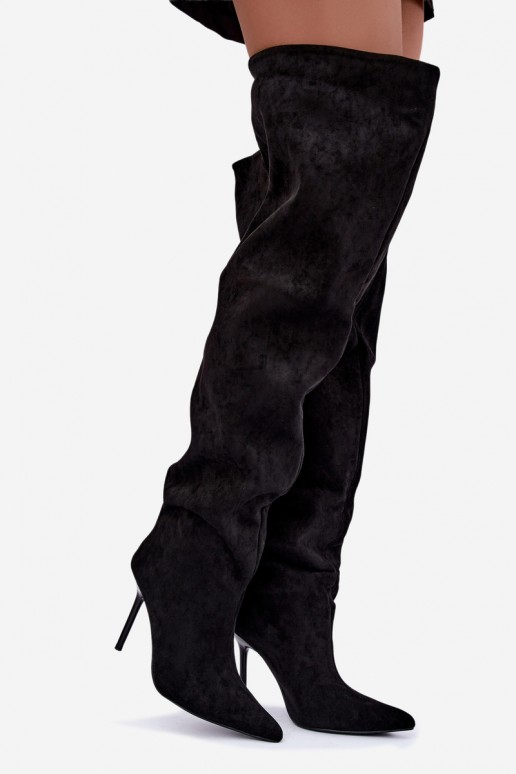 Botas femininas acima do joelho com saltos finos na cor preta Aderelle