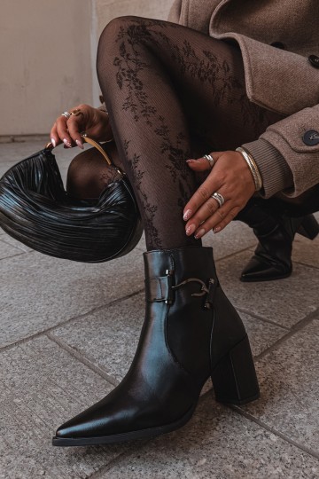 Botins quentes com saltos e ornamentos em preto Isarae 2