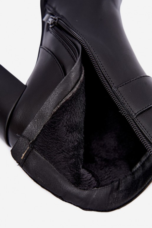 Botins quentes com saltos e ornamentos em preto Isarae