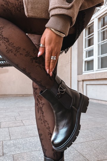 Botins quentes e estilosos com ornamentos em preto Janira