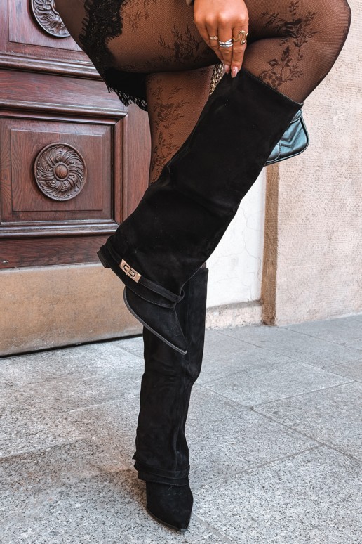 Botas altas quentes com cano costurado e saltos em preto Jorella
