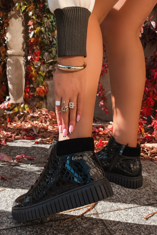 Botins pretos isolados para mulheres com atacadores de couro natural com impressão Lee Cooper LCJ-26-01-4634