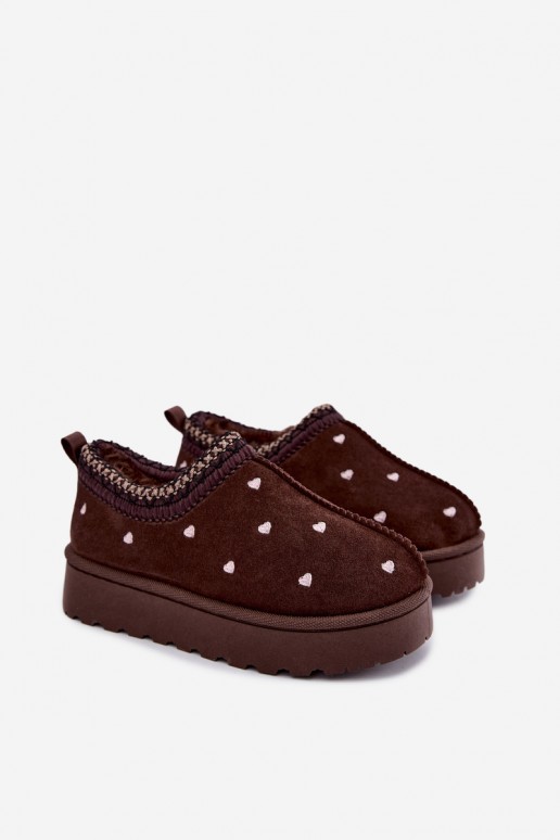 botas de neve para crianças isoladas com corações e pelo na cor castanha Meldrena